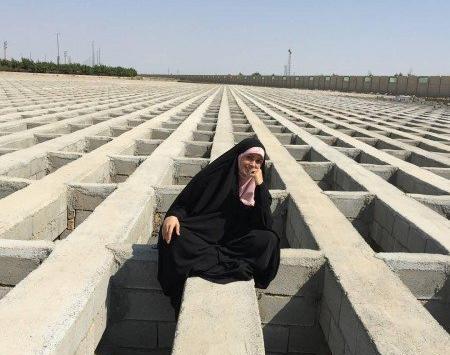 عکس الهام چرخنده در بیمارستان