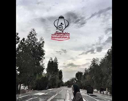 عکس دختر غمگین در قبرستان