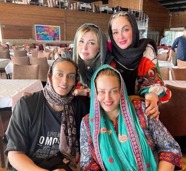 عکس بهاره رهنما با خانواده