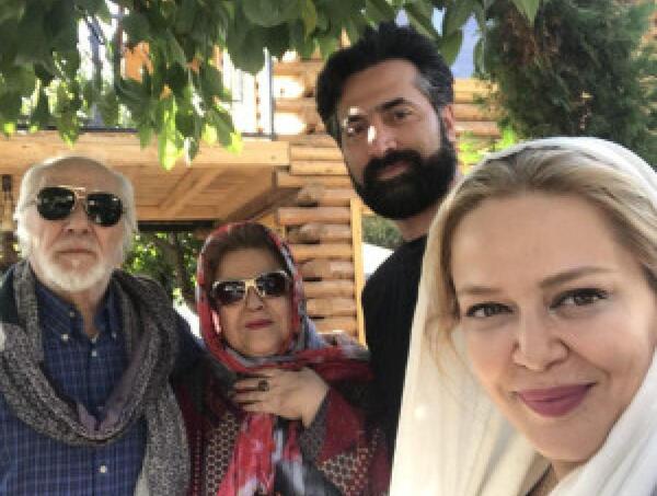 عکس بهاره رهنما با خانواده