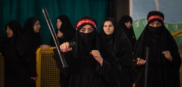 عکس دختر چادری سپاهی