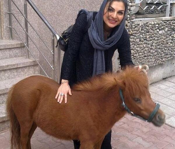 عکس جوانی الیزابت امینی