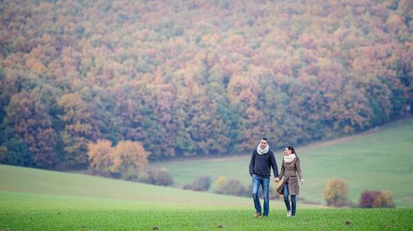 عکس پیاده روی دونفره عاشقانه