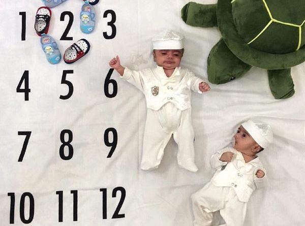 عکس ماهگرد کودک در منزل