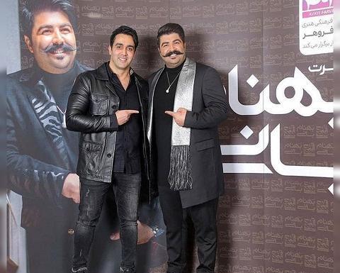 عکس پوریا پورسرخ در حال نماز خواندن