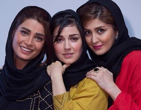 عکس افسانه پاکرو و خانواده اش