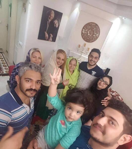 عکس بهنوش بختیاری با خانواده اش