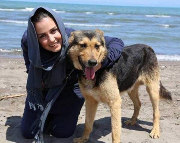 عکس پدر و مادر افسانه پاکرو