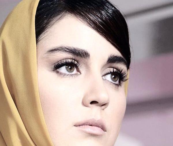 عکس پدر و مادر افسانه پاکرو