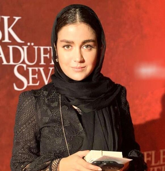 عکس پدر و مادر افسانه پاکرو