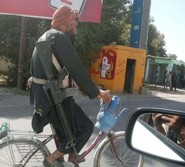 عکس طالبان با آفتابه