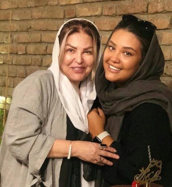 عکس های اکرم محمدی و دخترش
