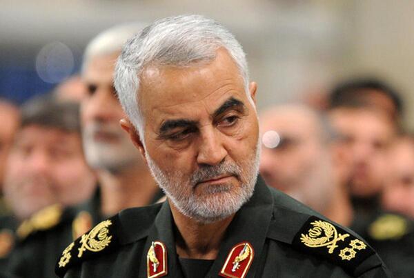 عکس حاج قاسم سلیمانی با تفنگ