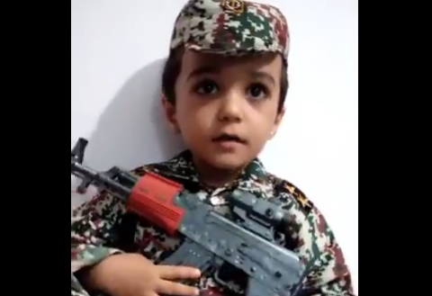 عکس حاج قاسم سلیمانی با تفنگ
