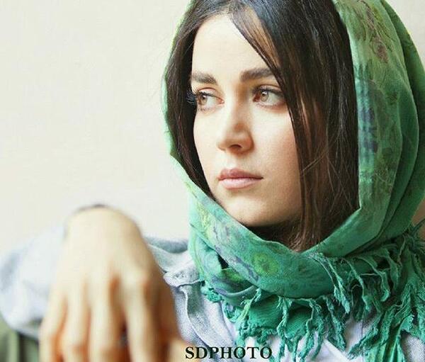 عکس افسانه پاکرو با خانواده