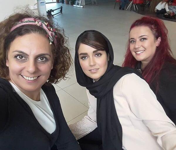 عکس افسانه پاکرو با خانواده