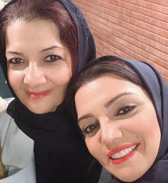عکس الهام پاوه نژاد و خواهرش