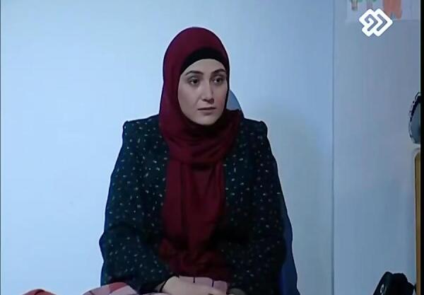 عکس باران کوثری در کلاه قرمزی