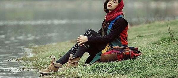 ژست عکس دخترانه باحجاب در طبیعت