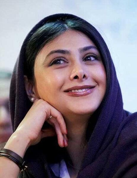 عکس آزاده صمدی قبل از جراحی بینی