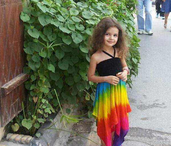 عکس امیررضا دلاوری و همسرش و دخترش
