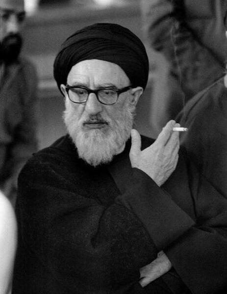 عکس آیت الله طالقانی با سیگار