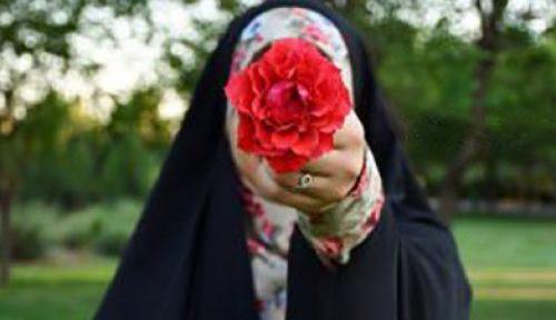 عکس دختر چادری گل به دست