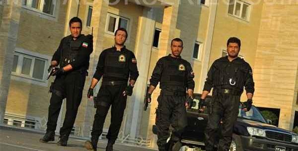 عکس پوریا پورسرخ با لباس پلیس