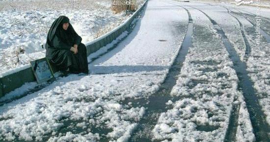 عکس مادر چشم انتظار