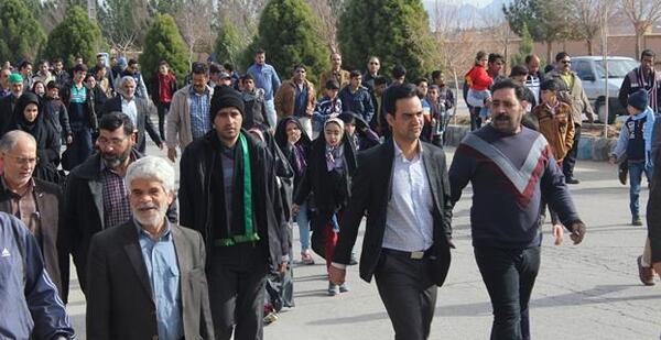 عکس پیاده روی خانوادگی مشهد مقدس