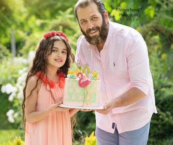 عکس امیررضا دلاوری و دخترش