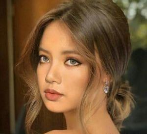 عکس لیسا بلک پینک بدون چتری