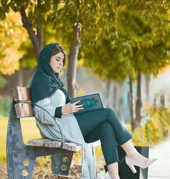 ژست عکس با لپ تاپ