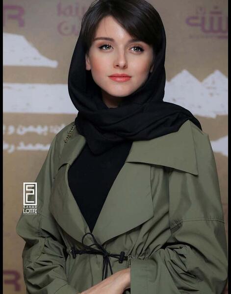 عکس بانیپال شومون در بانوی عمارت