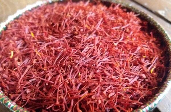 دانلود عکس زعفران نگین