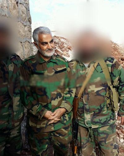 عکس حاج قاسم سلیمانی با لباس نظامی