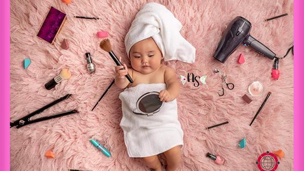 عکس ماهگرد با توت فرنگی