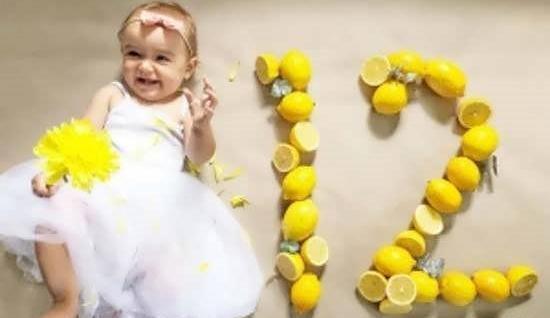 عکس ماهگرد با توت فرنگی