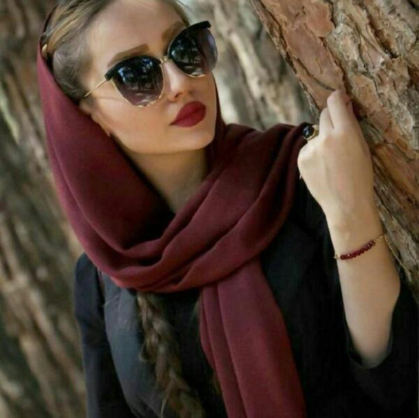 عکس دختر چادری با عینک دودی