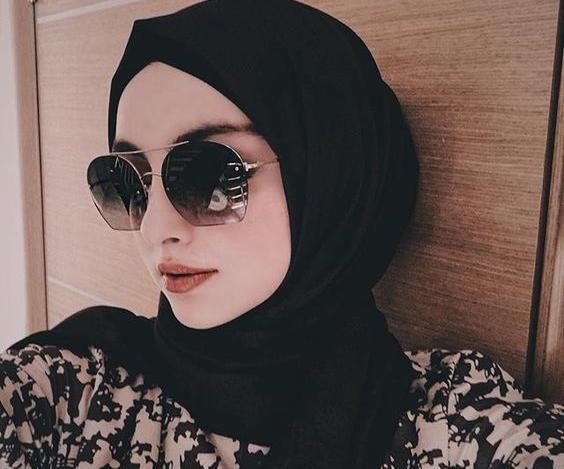 عکس دختر چادری با عینک دودی