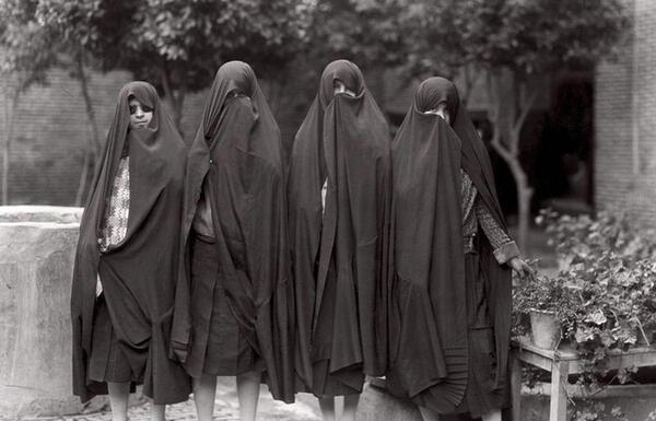 عکس دختر چادری با عینک دودی