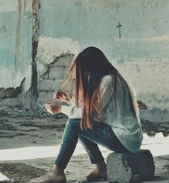 عکس پروفایل دختر غمگین تنها