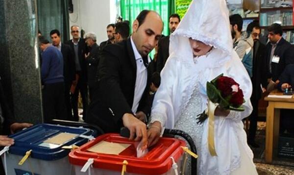 عکس عروس و داماد پای صندوق رای