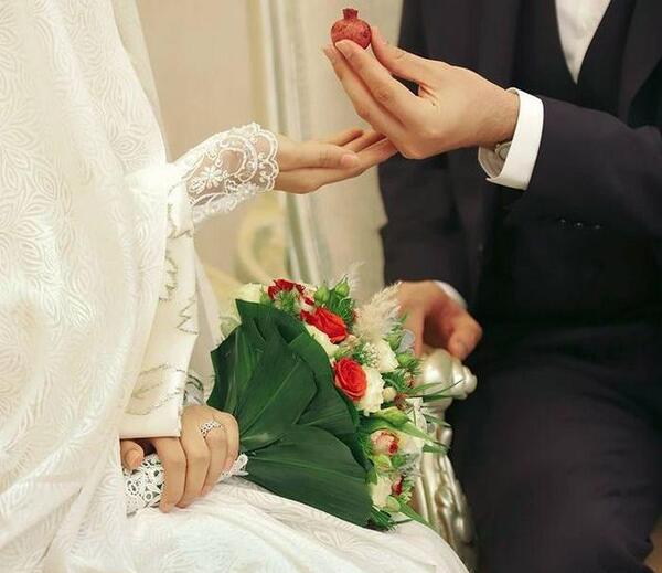 عکس نامزدی زن