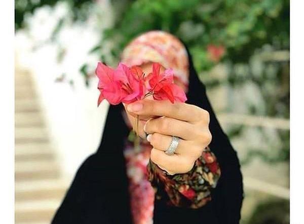 عکس دختر تنها در شب بارانی
