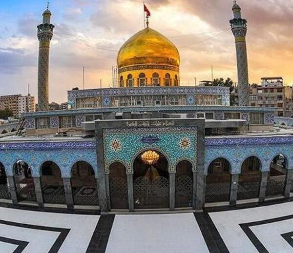 عکس سردار سلیمانی روبروی حرم حضرت زینب