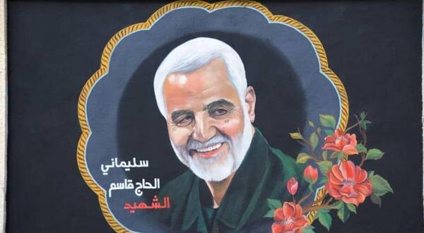 عکس سردار سلیمانی روبروی حرم حضرت زینب