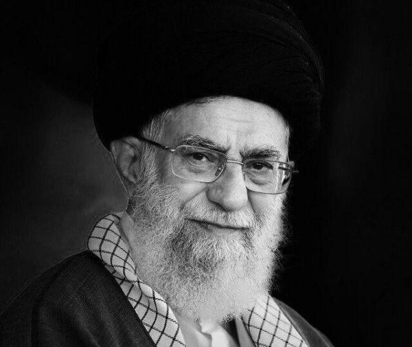 عکس سیاه سفید رهبر
