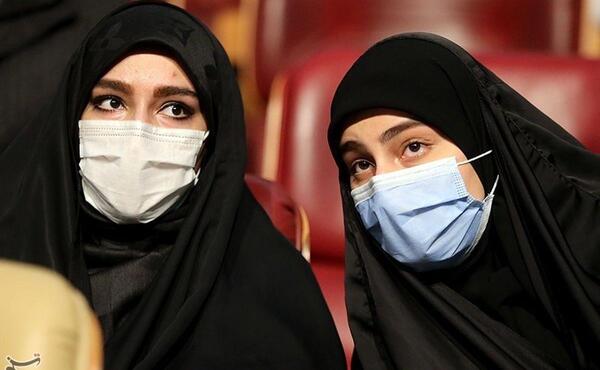 عکس دختر چادری با عکس حاج قاسم