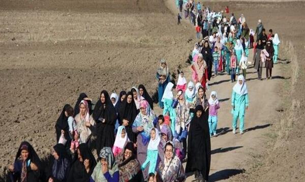 عکس پیاده روی دانش آموزان